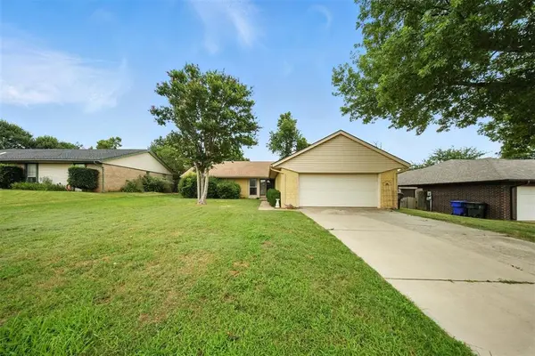 2255 Lindenwood LN, Norman, OK 73071
