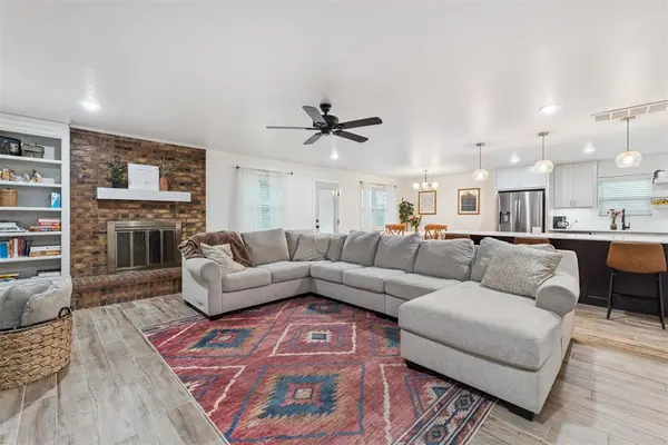 8 Corona DR, Oklahoma City, OK 73149