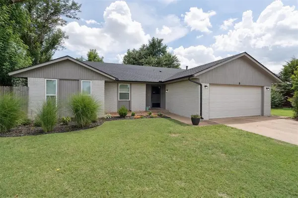 8 Corona DR, Oklahoma City, OK 73149