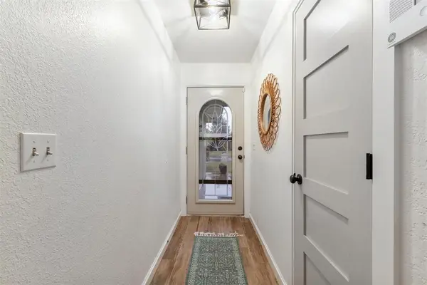 8 Corona DR, Oklahoma City, OK 73149