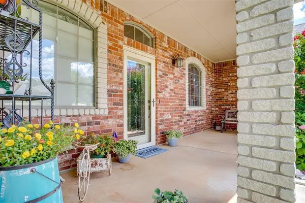 881 Oakley DR, Blanchard, OK 73010
