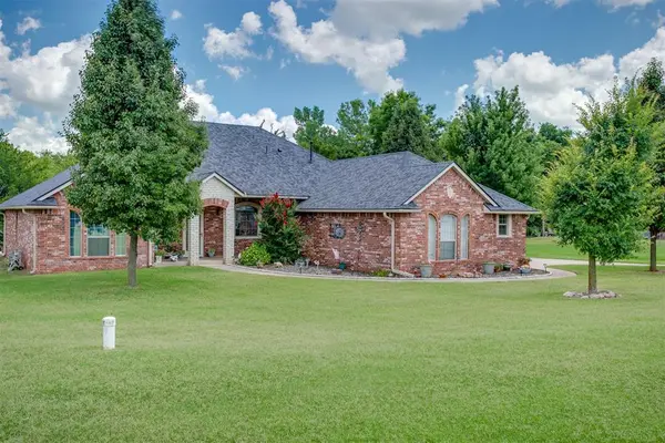 881 Oakley DR, Blanchard, OK 73010