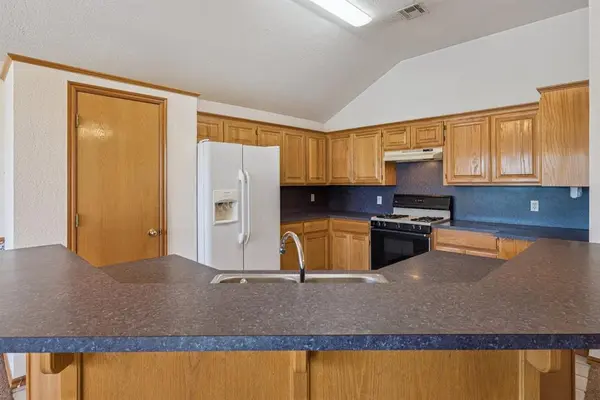 913 SE 34th ST, Moore, OK 73160