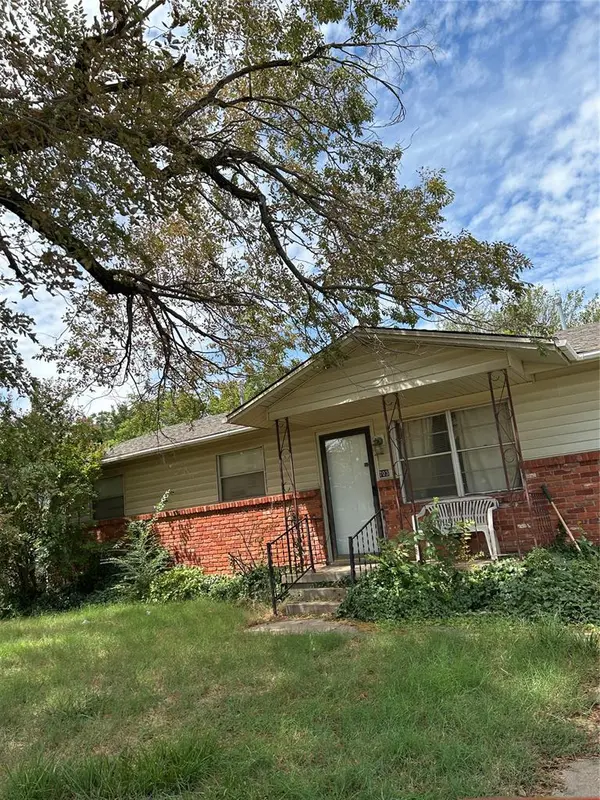 703 SE SULLIVAN DR, Lawton, OK 73501