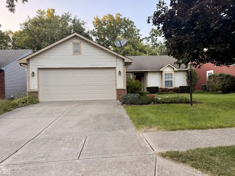 1604 Cherrywood CT, Westfield, IN 46074