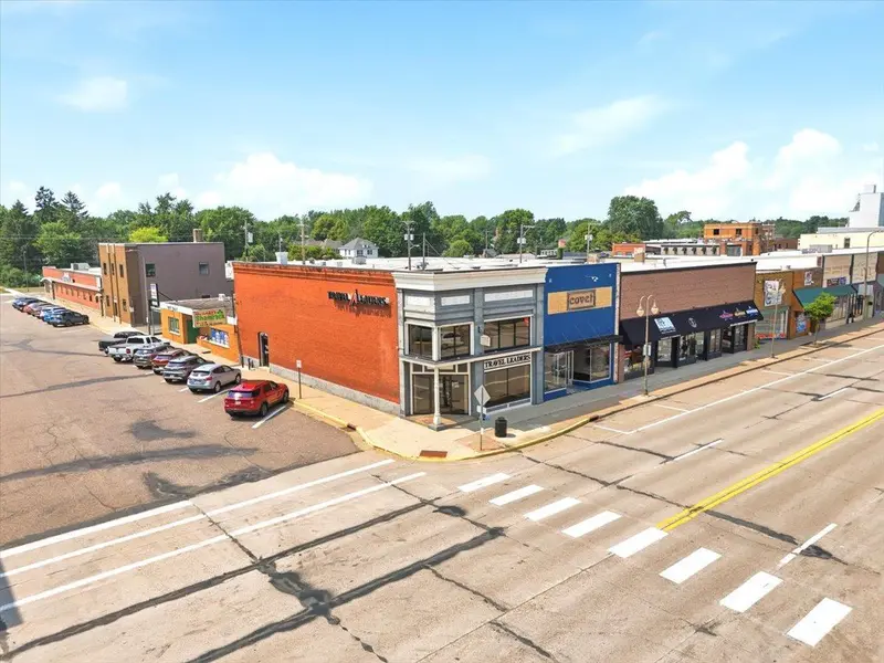 255 S Knowles AVE, New Richmond, WI 54017