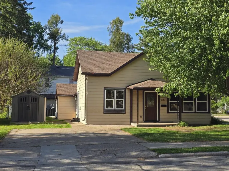 231 E CENTER ST, Shawano, WI 54166-2409