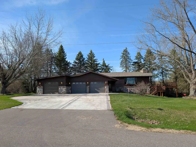 8110 E RITCHIE LN, New London, WI 54961