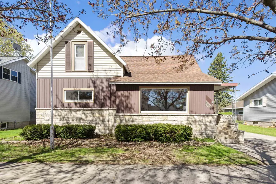 1333 OAKES ST, Marinette, WI 54143