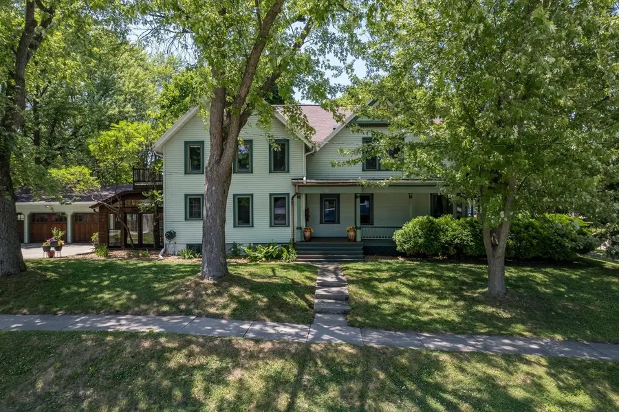 1001 S LAWE ST, Appleton, WI 54915