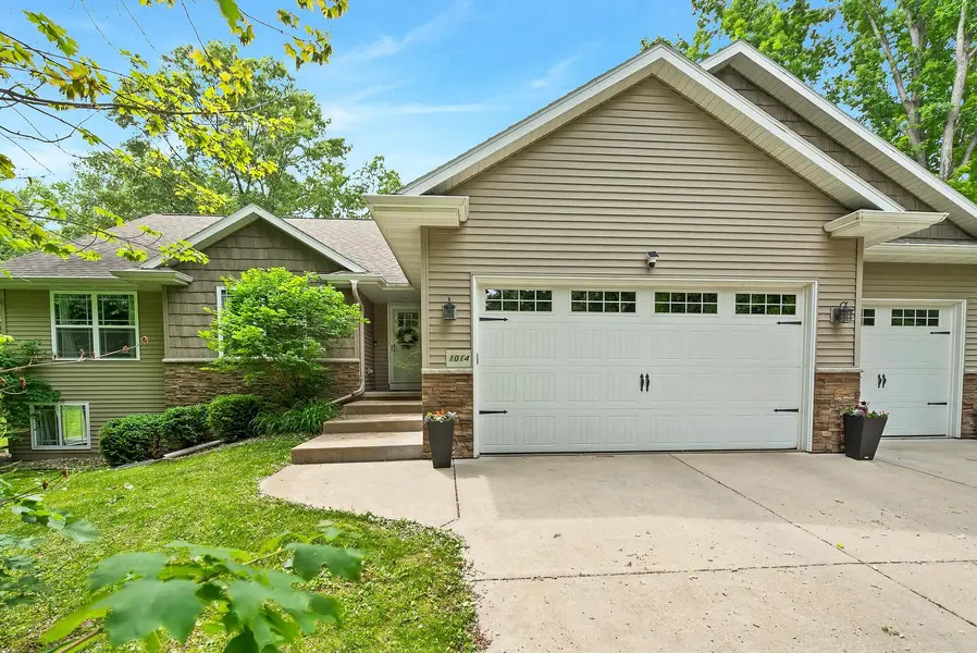 1014 LA COUNT RD, Green Bay, WI 54313