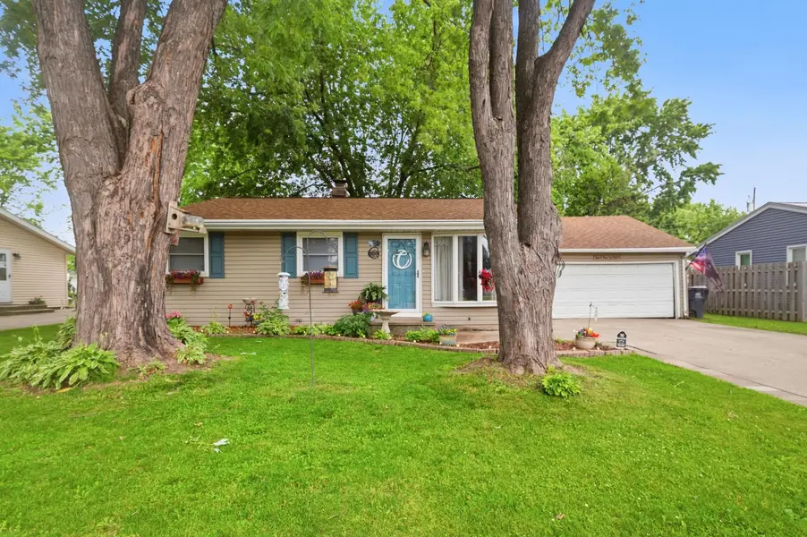 372 MARK CT, Neenah, WI 54956