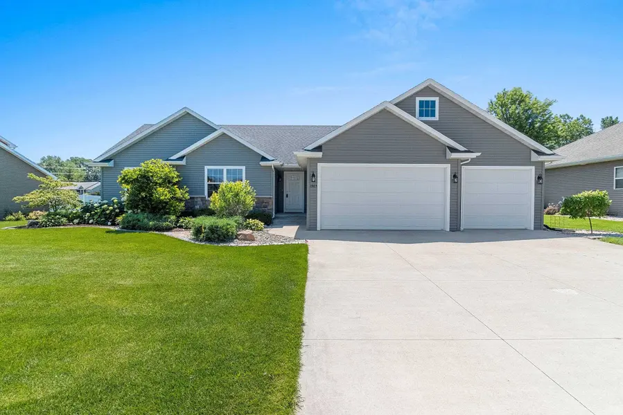 1905 WASILLA LN, Neenah, WI 54956-9427