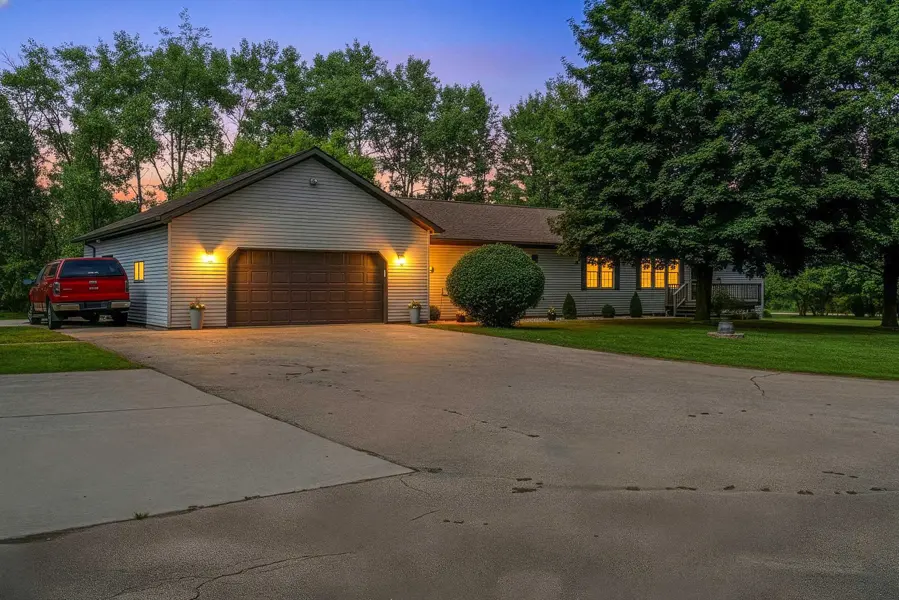 N10831 KRATZKE RD, Clintonville, WI 54929