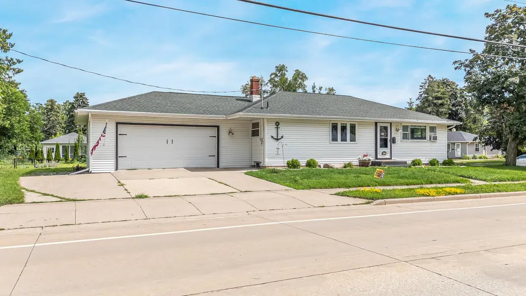312 E CECIL ST, Neenah, WI 54956