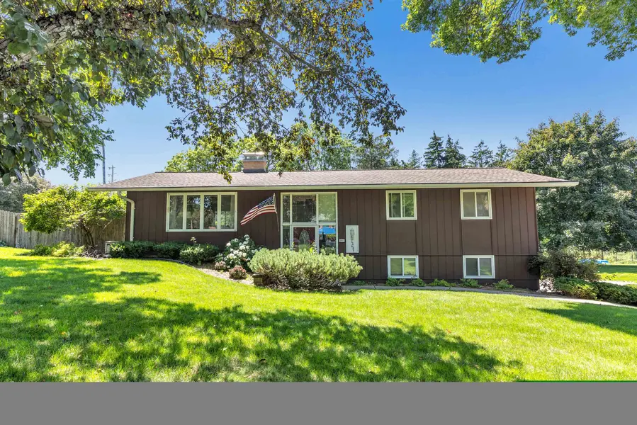 101 ROSELAWN BLVD, Green Bay, WI 54301-1301