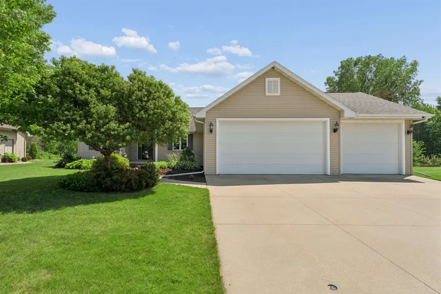 W6445 CHERRYBARK CIR, Menasha, WI 54952