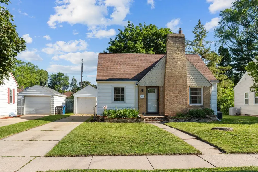 714 BALDWIN AVE, Oshkosh, WI 54901-3911