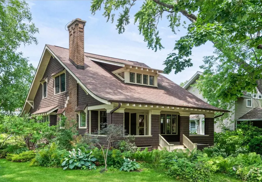 1044 S JACKSON ST, Green Bay, WI 54301-3236