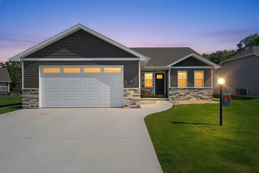 130 GOLF COURSE DR, Wrightstown, WI 54180