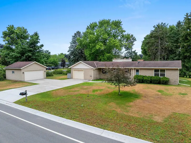 2545 NA WA KA DR, Marinette, WI 54143