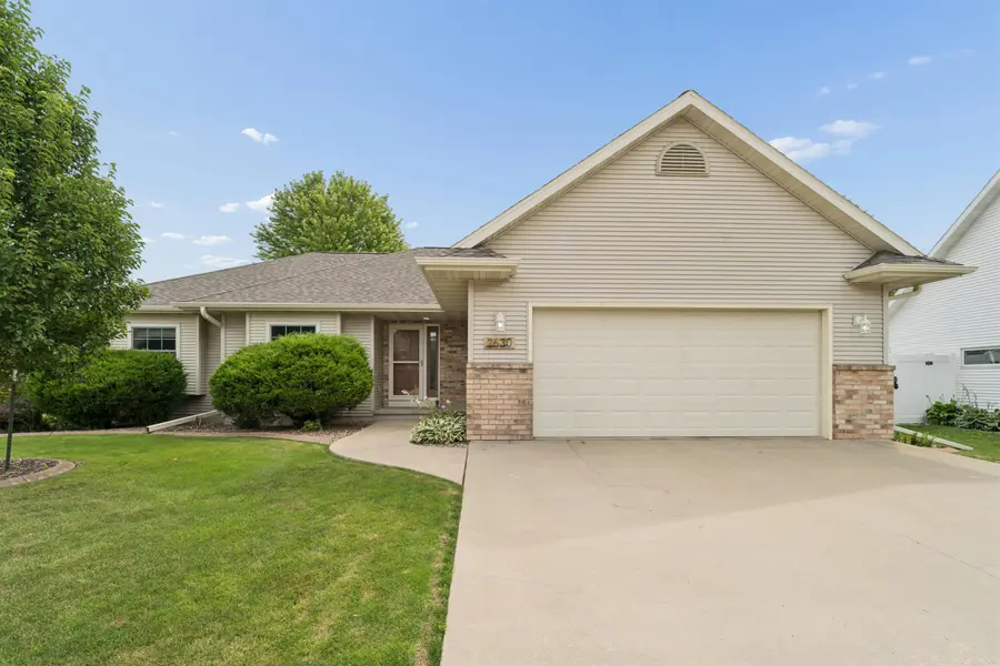 2630 HEARTHSTONE DR, Oshkosh, WI 54901