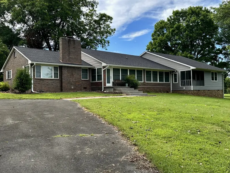 991 Highway 39 #E, Englewood, TN 37329