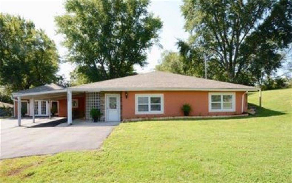 6207 Leavenworth RD, Kansas City, KS 66104