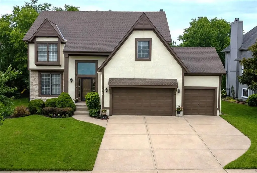 13918 Parkhill ST, Overland Park, KS 66221