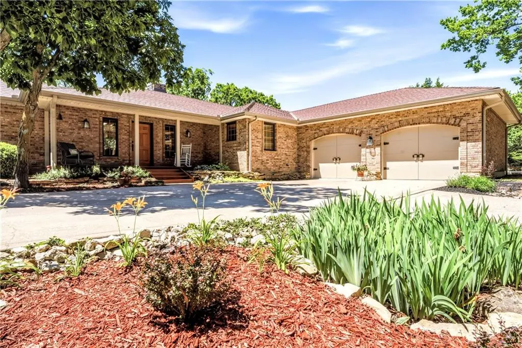 33180 W 95th ST, De Soto, KS 66018