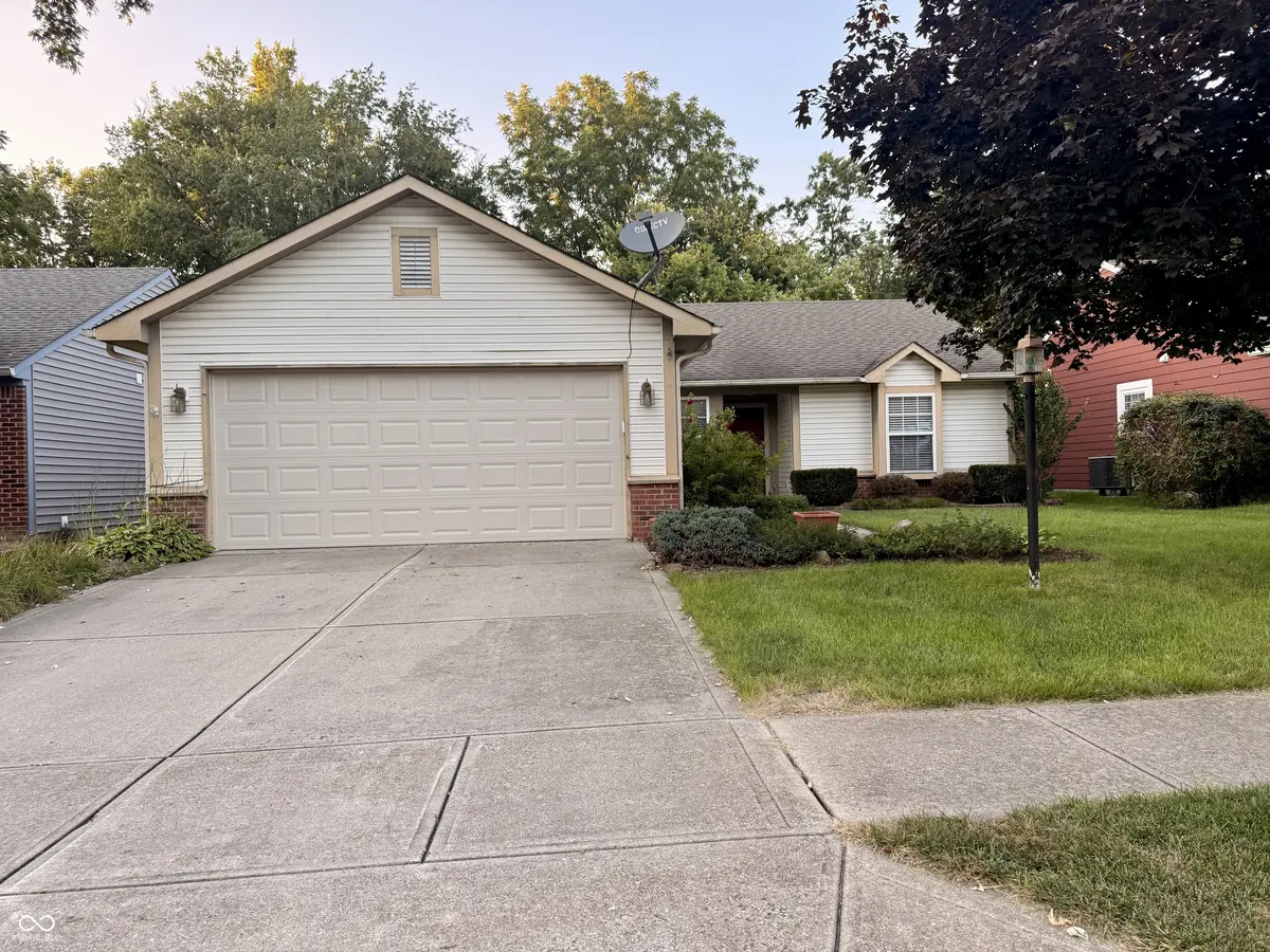 1604 Cherrywood CT, Westfield, IN 46074