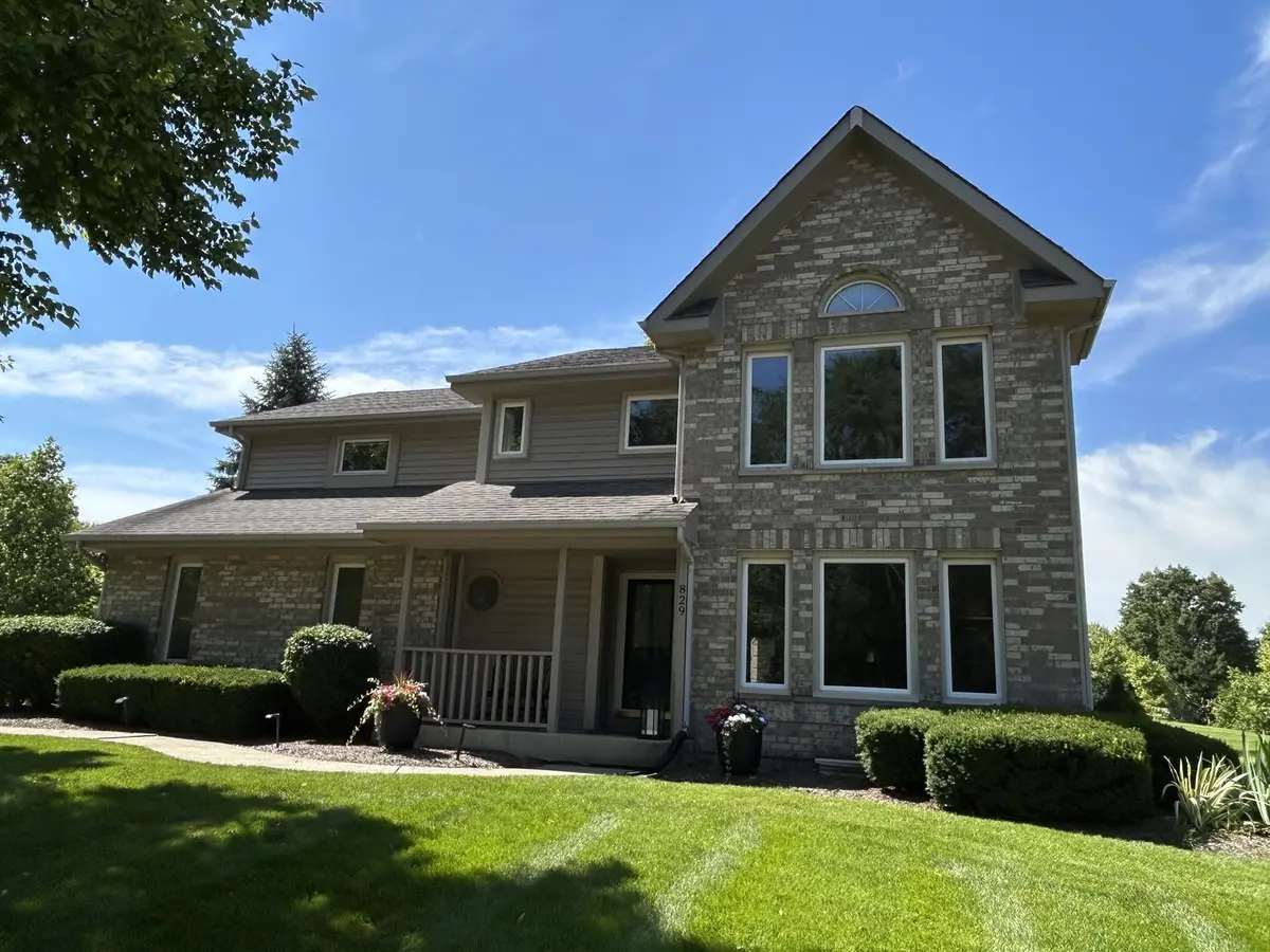 829 Kent CIR, Bartlett, IL 60103