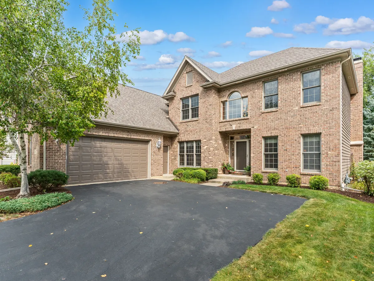 707 Evergreen LN, Sugar Grove, IL 60554