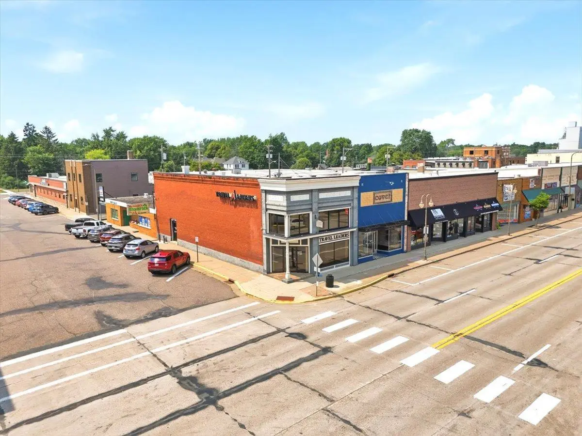 255 S Knowles AVE, New Richmond, WI 54017