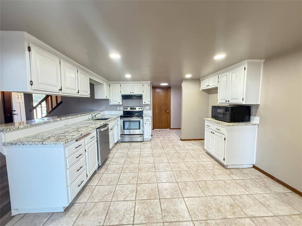 213 Woodbridge CIR, Edmond, OK 73012