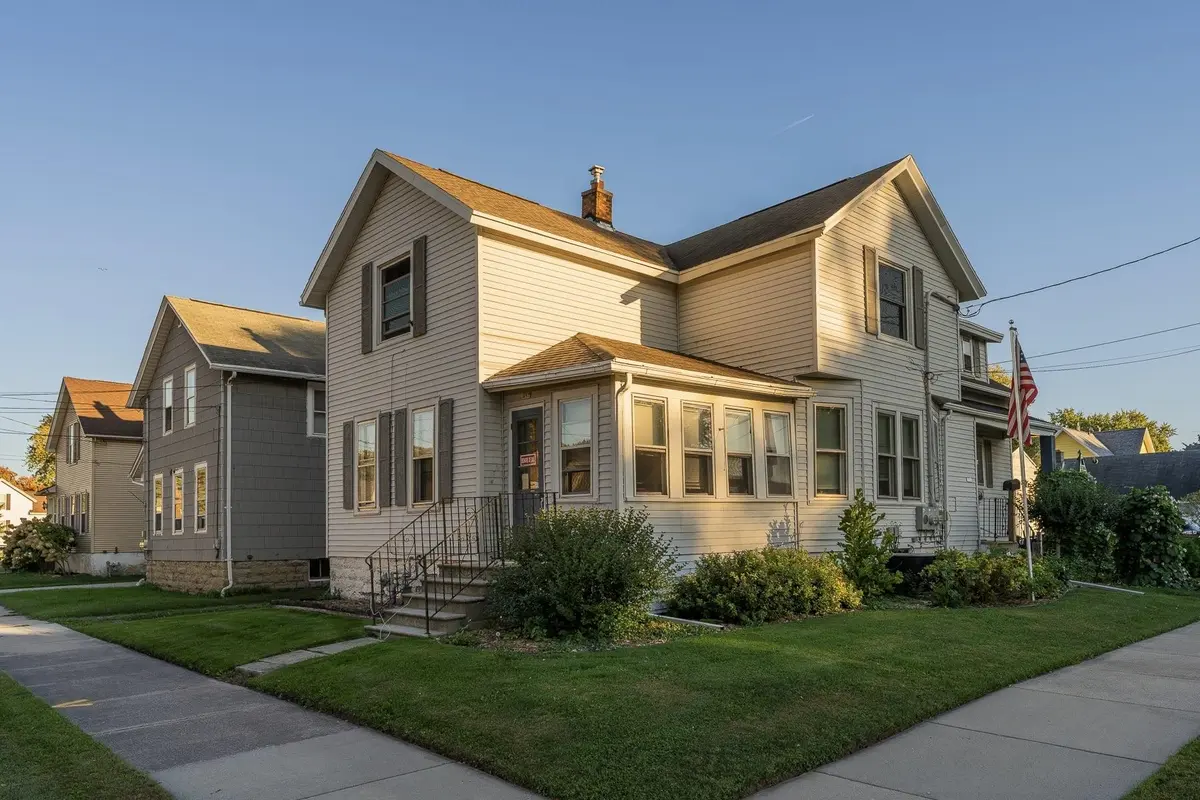 457 W 12TH AVE, Oshkosh, WI 54902