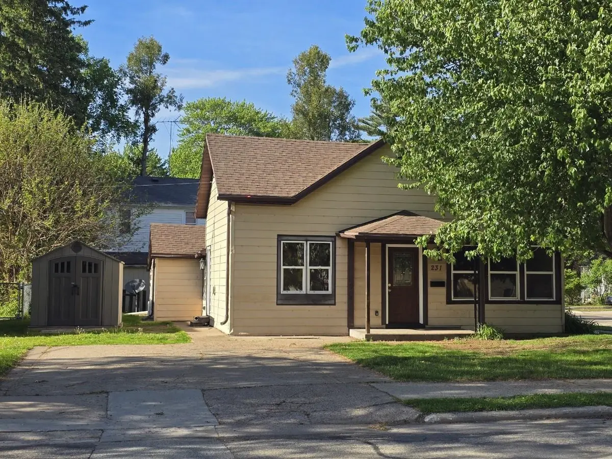 231 E CENTER ST, Shawano, WI 54166-2409