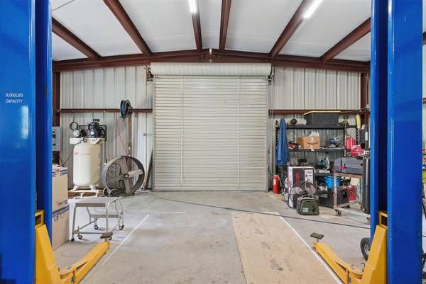 565 Ridgeway Drive, Bluff Dale, TX 76433