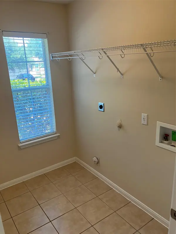 429 Falcon LN, Leander, TX 78641