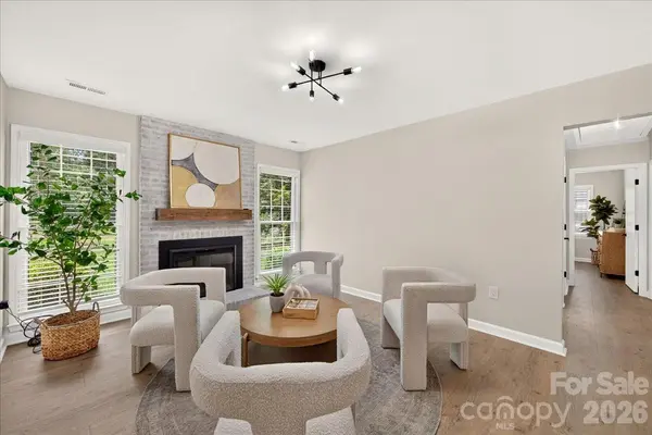 2000 Lawton Bluff RD, Charlotte, NC 28226
