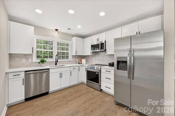 2000 Lawton Bluff RD, Charlotte, NC 28226