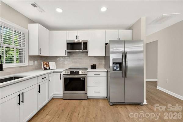 2000 Lawton Bluff RD, Charlotte, NC 28226