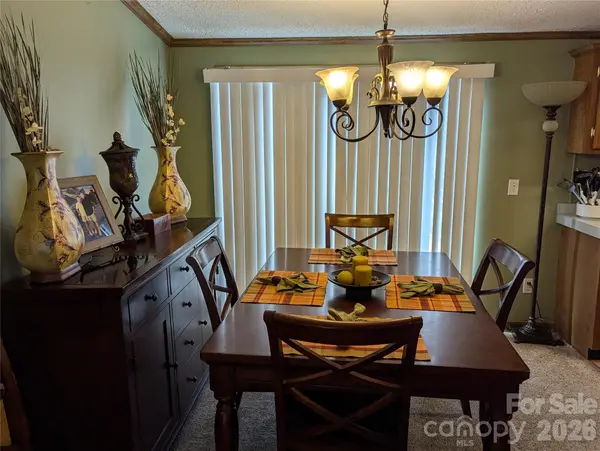 6846 Potter RD, Matthews, NC 28104