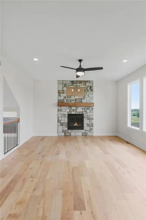 17221 W 164th TER, Olathe, KS 66062