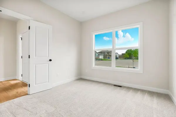 17221 W 164th TER, Olathe, KS 66062