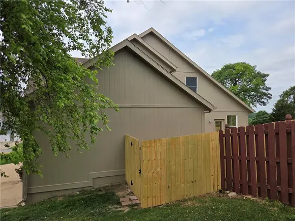 7024 Constance ST, Shawnee, KS 66216