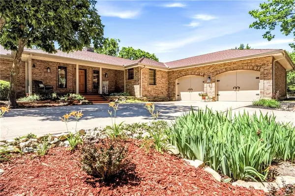 33180 W 95th ST, De Soto, KS 66018