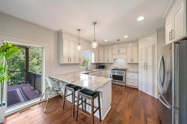 13768 Lookout DR, Kansas City, MO 64139