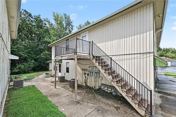 8701 NW 82nd ST, Kansas City, MO 64152