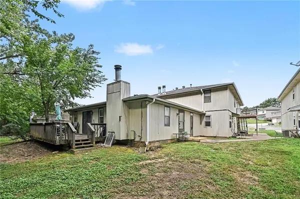 8701 NW 82nd ST, Kansas City, MO 64152